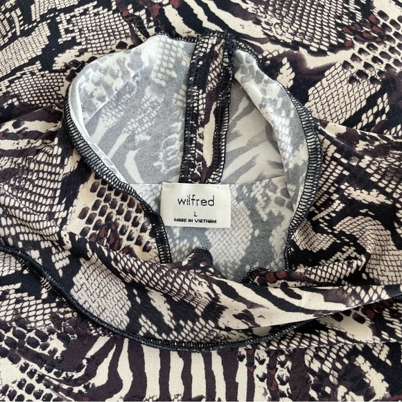 Aritzia Only Turtleneck - Picture 4 of 6